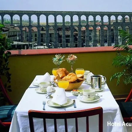 Ele Acueducto Hotell 3*