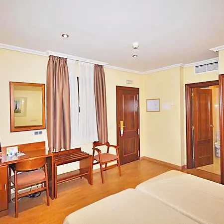 מלון Ele Acueducto 3*