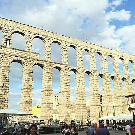 Ele Acueducto 3* סגוביה